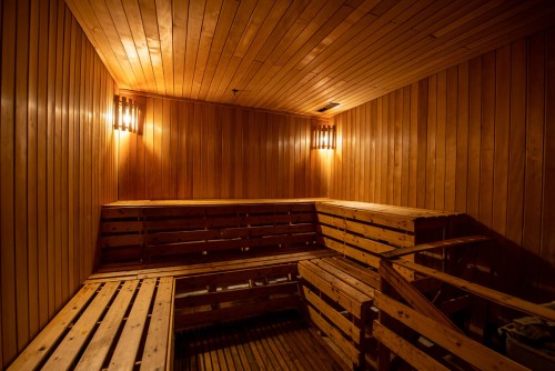 Spa Centre:Including Sauna Room, Steam Room, Jacuzzi, Cold Plunge, Solarium , Massage & Beauty Service 